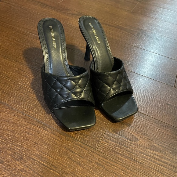 Heels - Picture 1 of 4